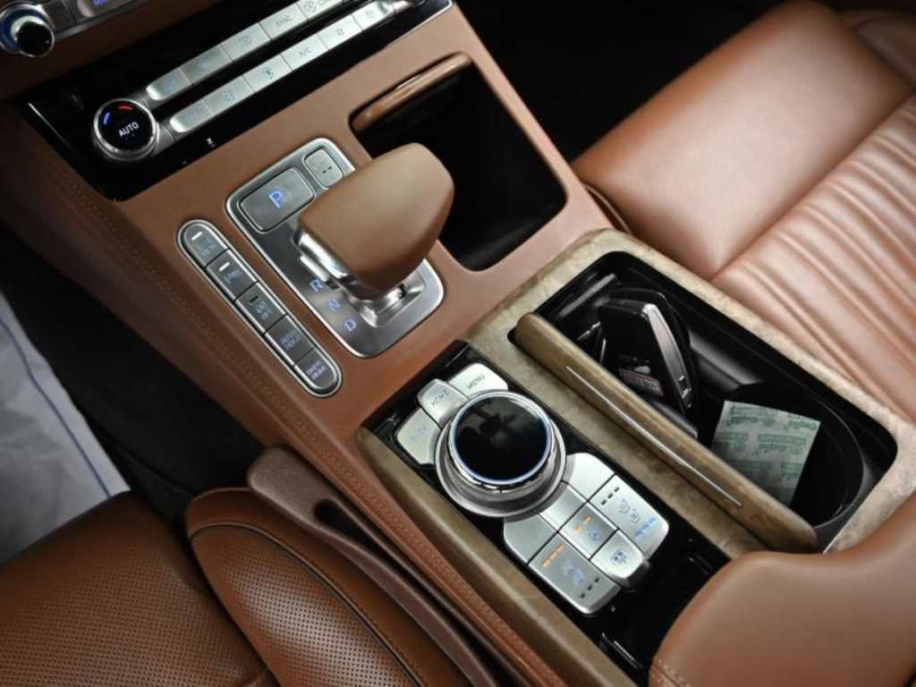 Genesis G90 — photo 10