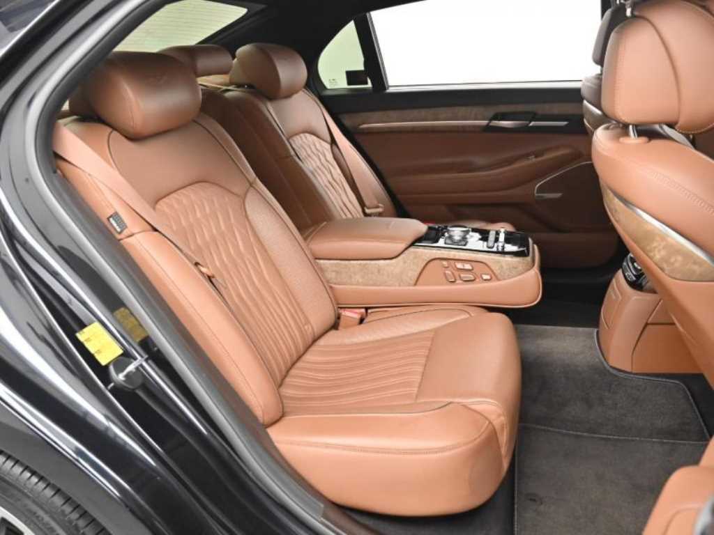 Genesis G90 — photo 12