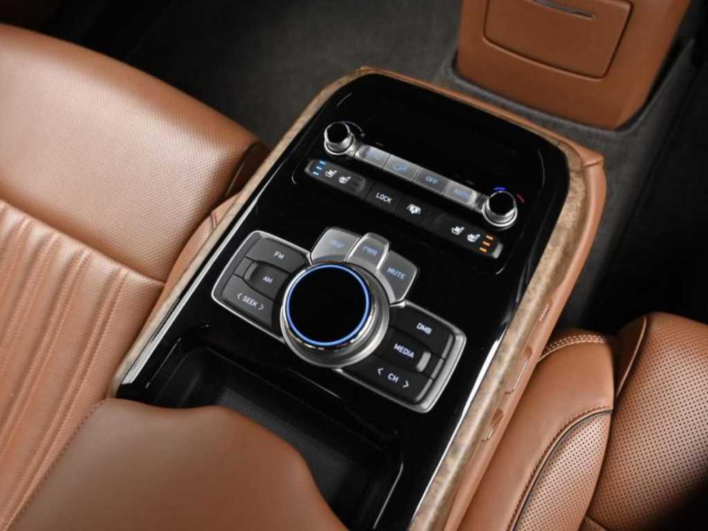 Genesis G90 — photo 16