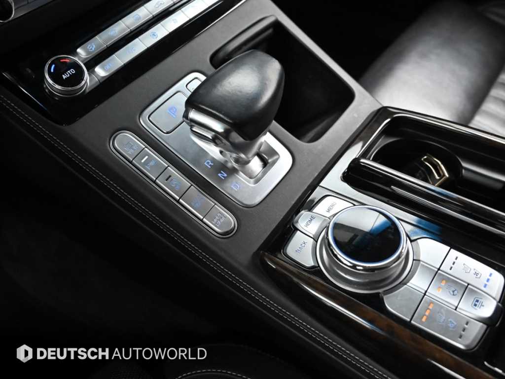 Genesis G90 — photo 09