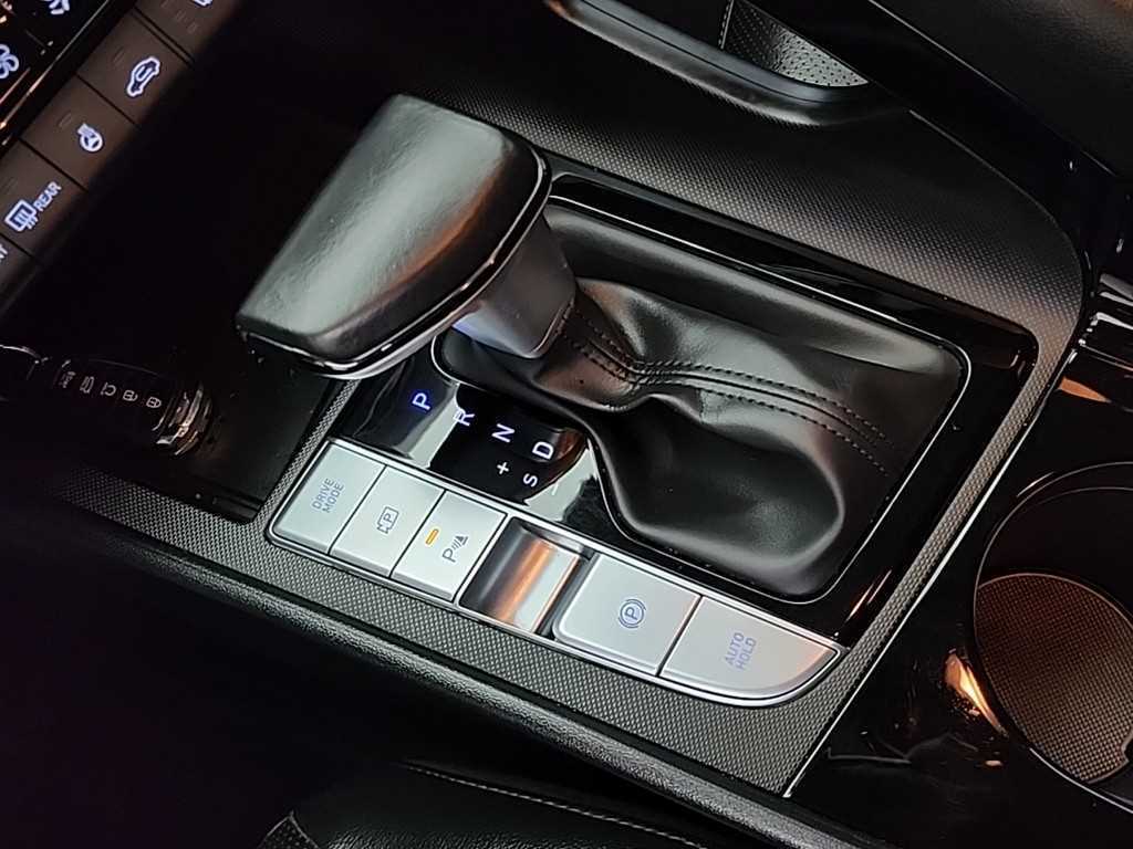 Hyundai Avante — photo 08