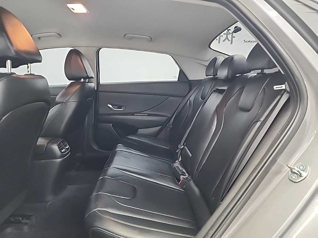 Hyundai Avante — photo 12