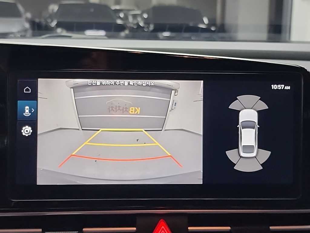 Hyundai Avante — photo 16