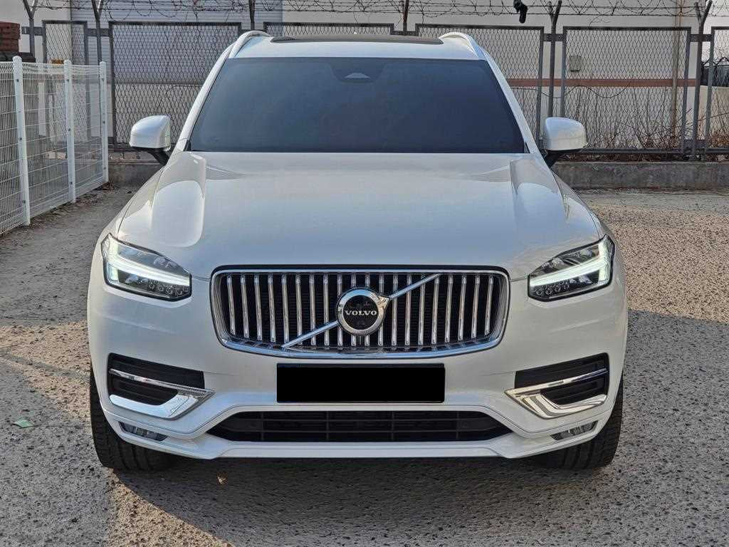 Volvo XC90 — photo 01