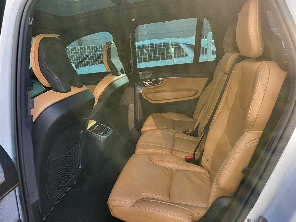 Volvo XC90 — photo 06
