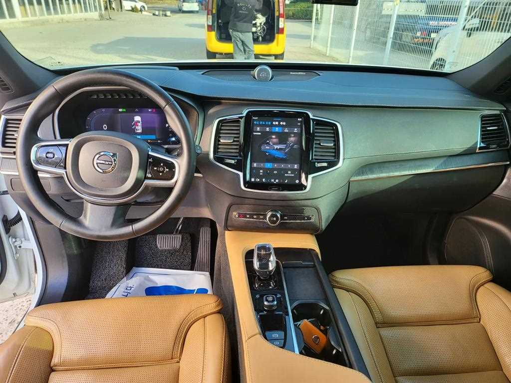 Volvo XC90 — photo 07