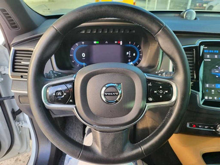 Volvo XC90 — photo 08
