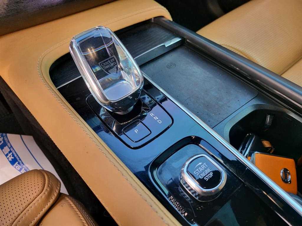 Volvo XC90 — photo 11