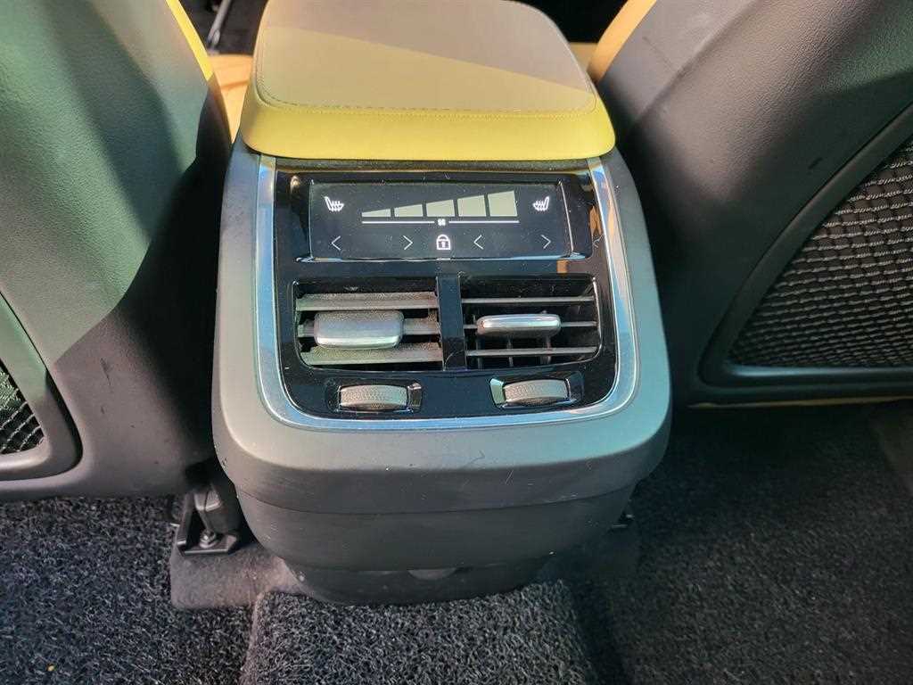 Volvo XC90 — photo 15
