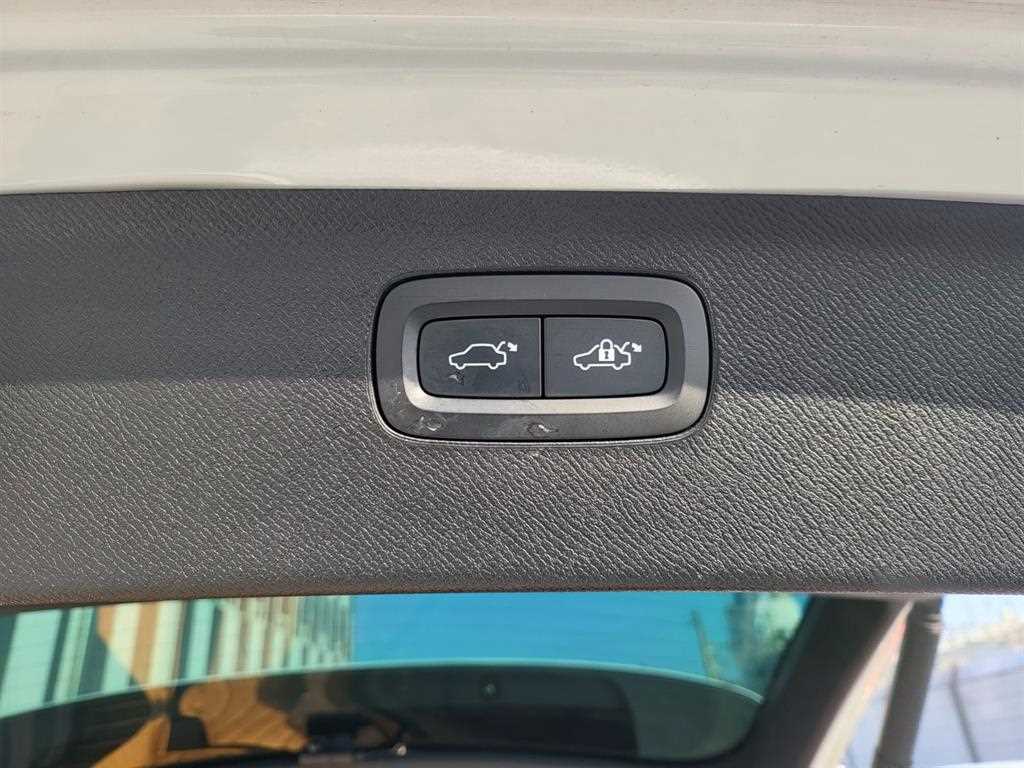Volvo XC90 — photo 17