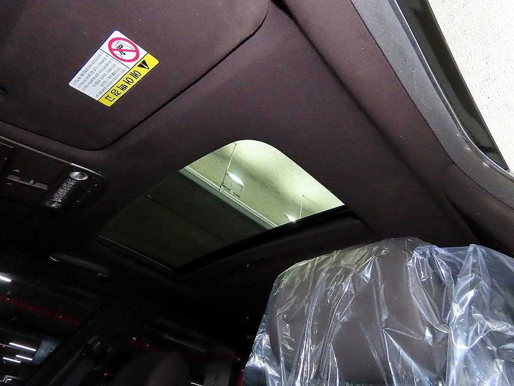 Genesis G90 — photo 16