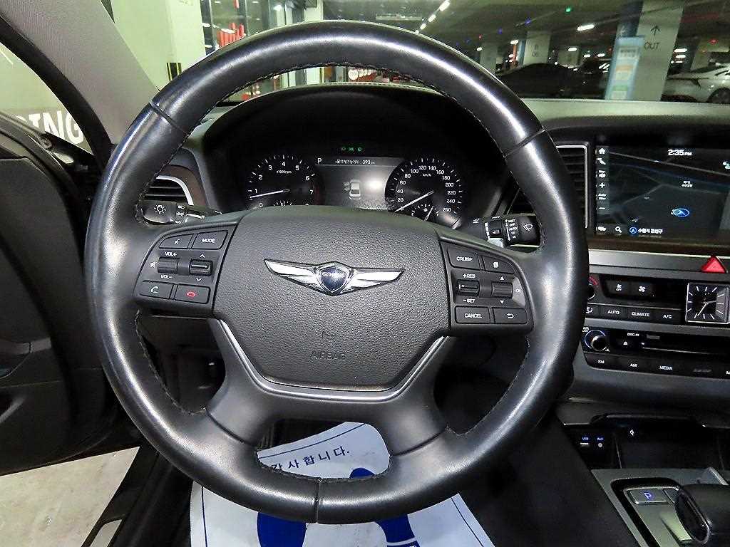 Genesis G80 — photo 08