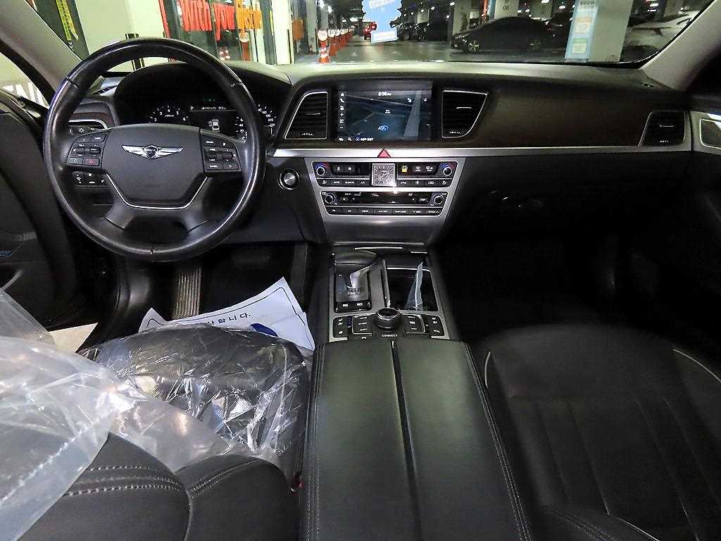 Genesis G80 — photo 10