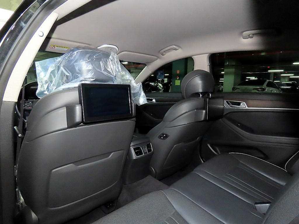 Genesis G80 — photo 13