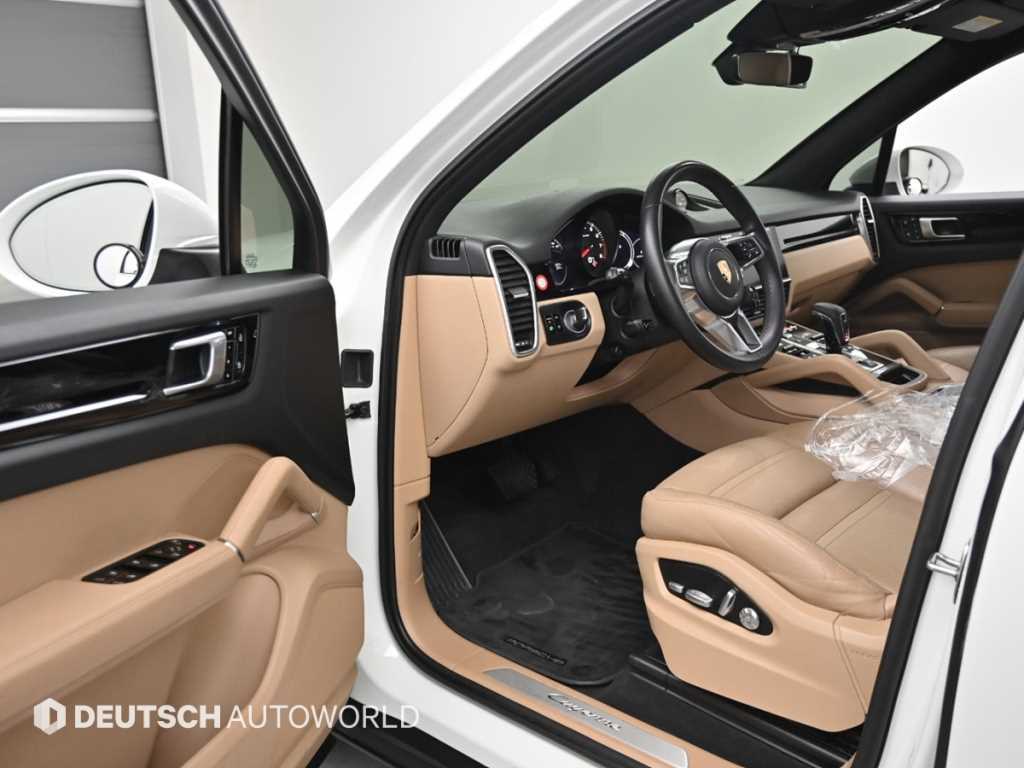 Porsche Cayenne — photo 11