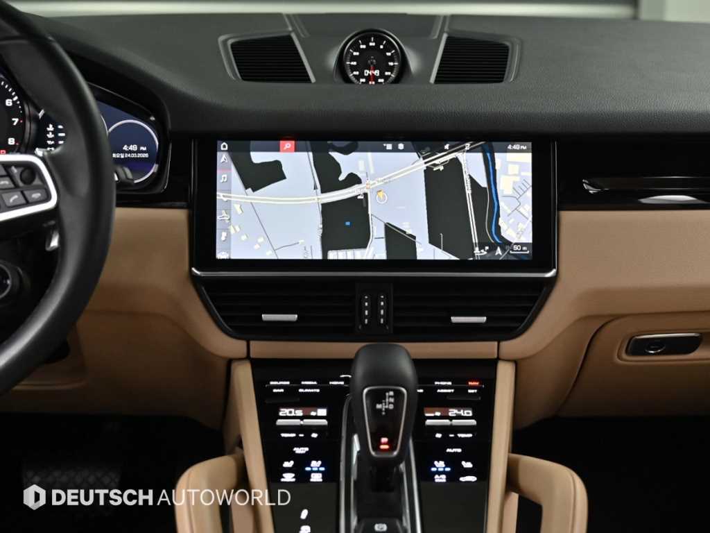 Porsche Cayenne — photo 14