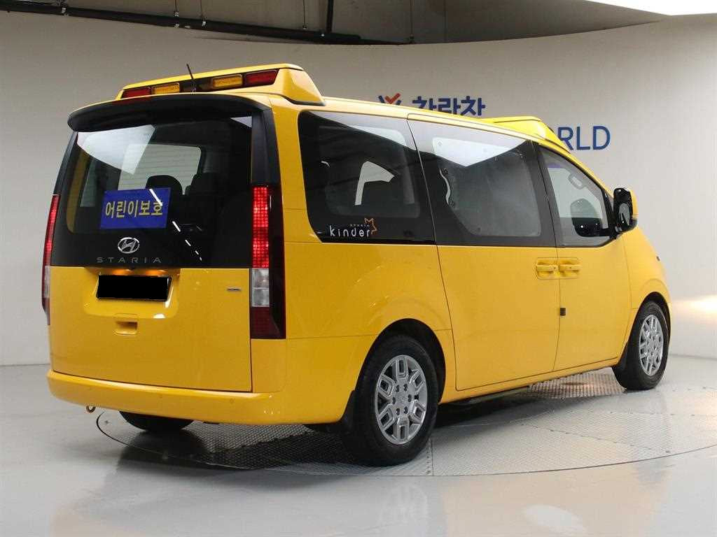 Hyundai Staria — photo 02