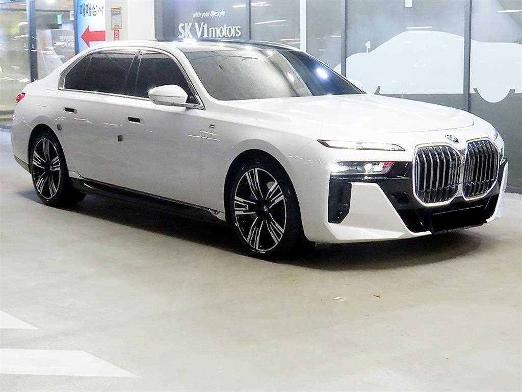 BMW 7-Series — photo 01