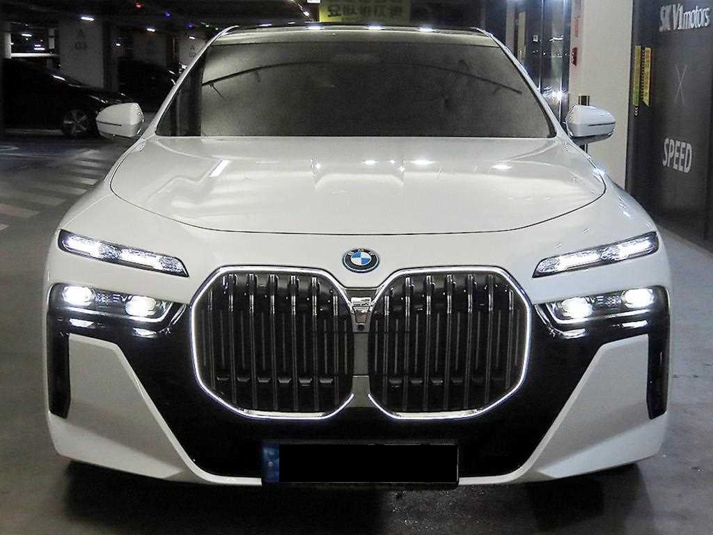 BMW 7-Series — photo 02