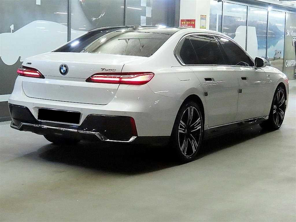 BMW 7-Series — photo 04