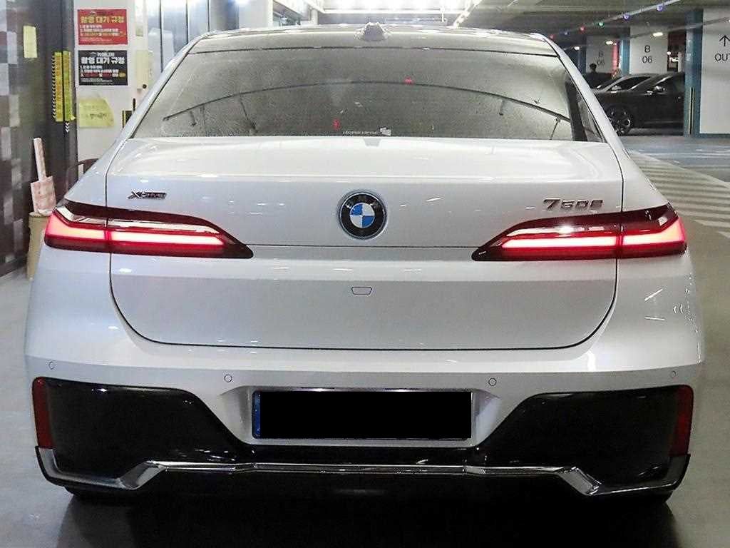 BMW 7-Series — photo 05