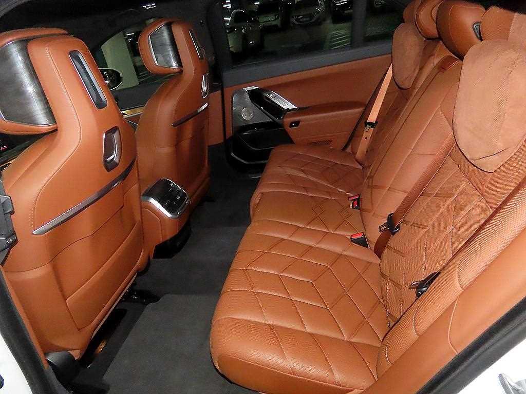 BMW 7-Series — photo 07