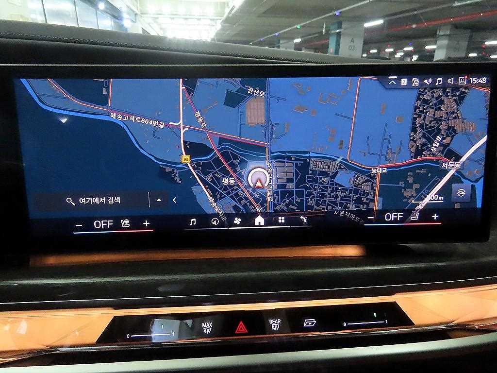 BMW 7-Series — photo 14
