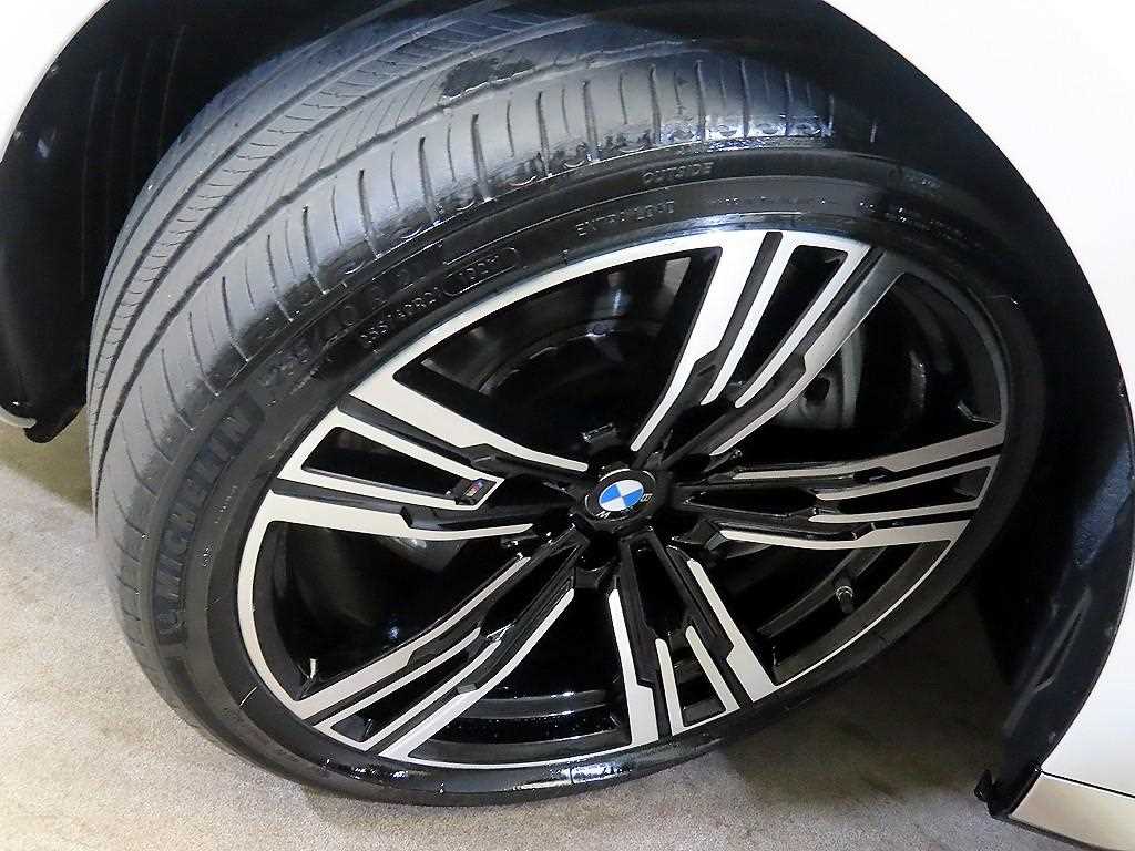 BMW 7-Series — photo 20