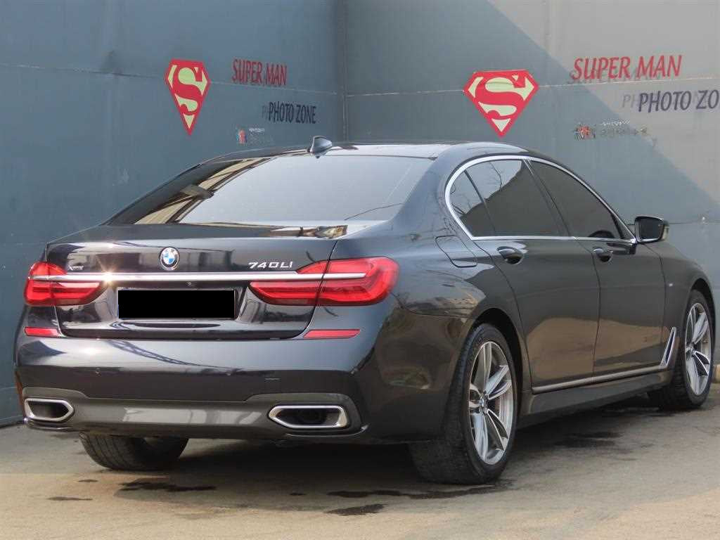 BMW 7-Series — photo 03