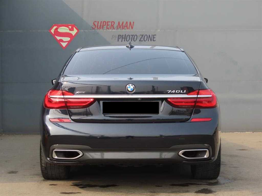 BMW 7-Series — photo 04