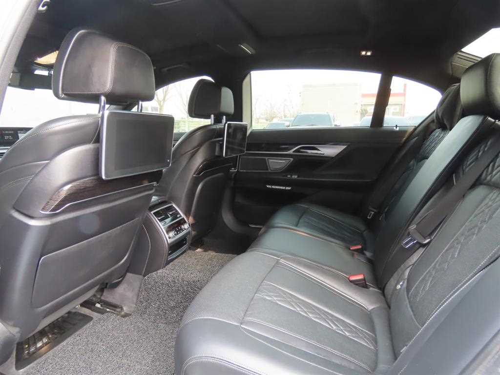 BMW 7-Series — photo 06