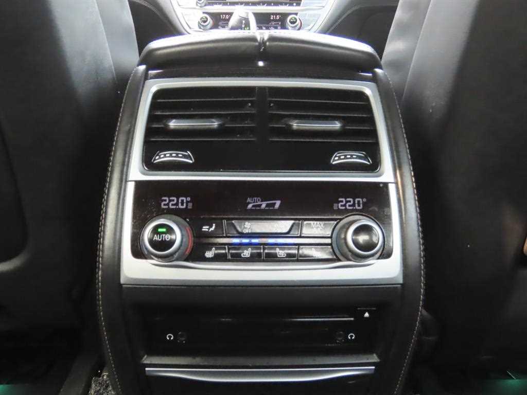 BMW 7-Series — photo 07