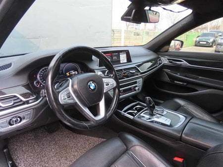 BMW 7-Series — photo 10