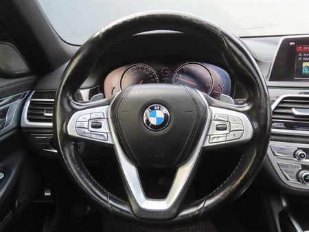 BMW 7-Series — photo 12