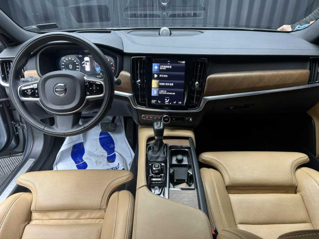 Volvo S90 — photo 08