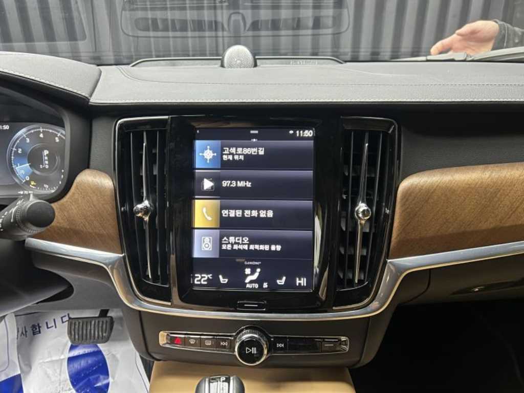 Volvo S90 — photo 09