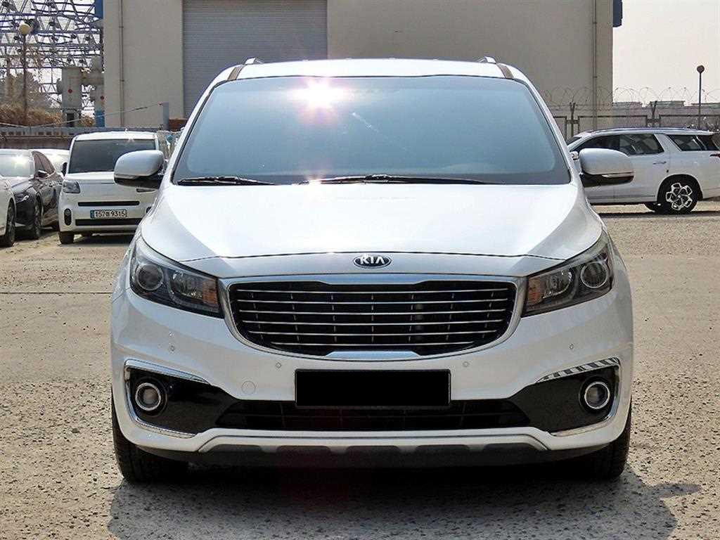 Kia Carnival — photo 02