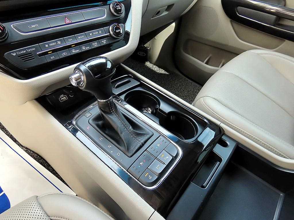Kia Carnival — photo 11