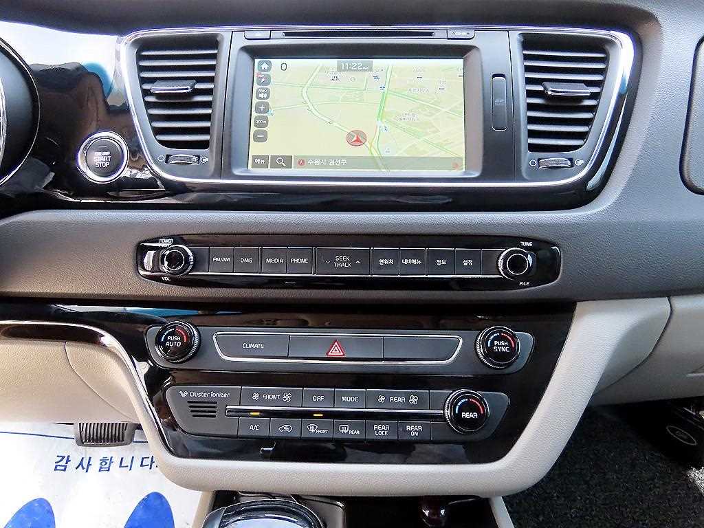 Kia Carnival — photo 14