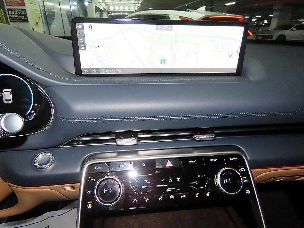 Genesis GV80 — photo 11
