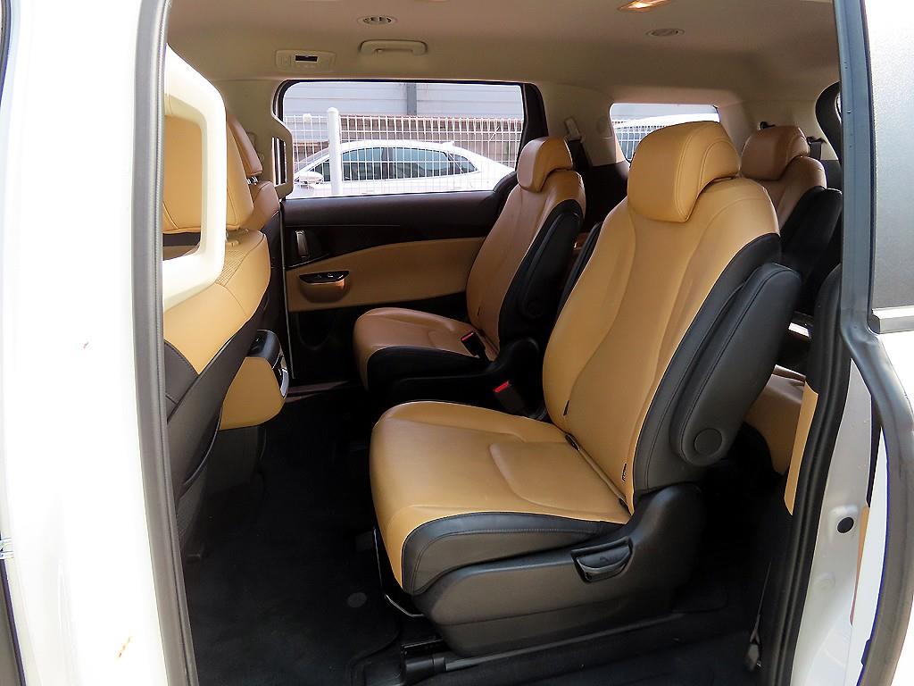 Kia Carnival — photo 06