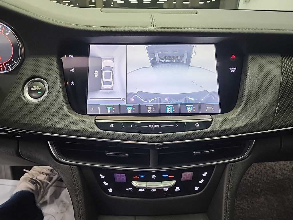 Cadillac CT6 — photo 10