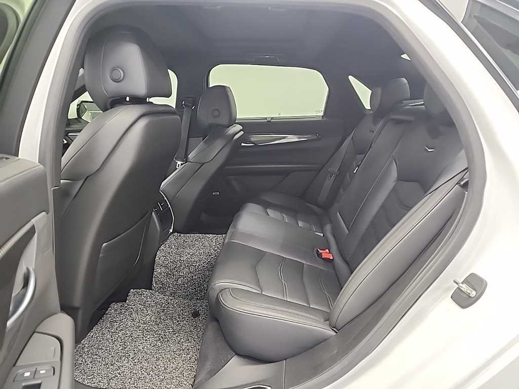 Cadillac CT6 — photo 12