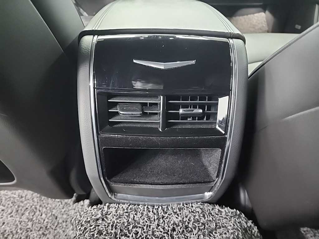 Cadillac CT6 — photo 13