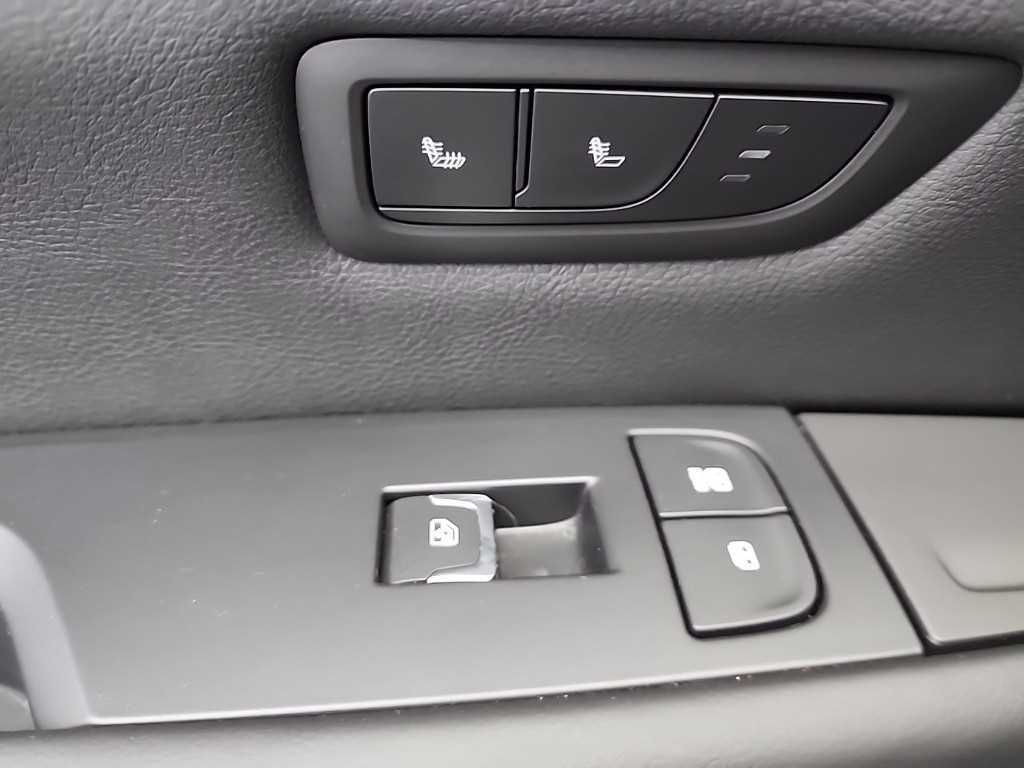 Cadillac CT6 — photo 14