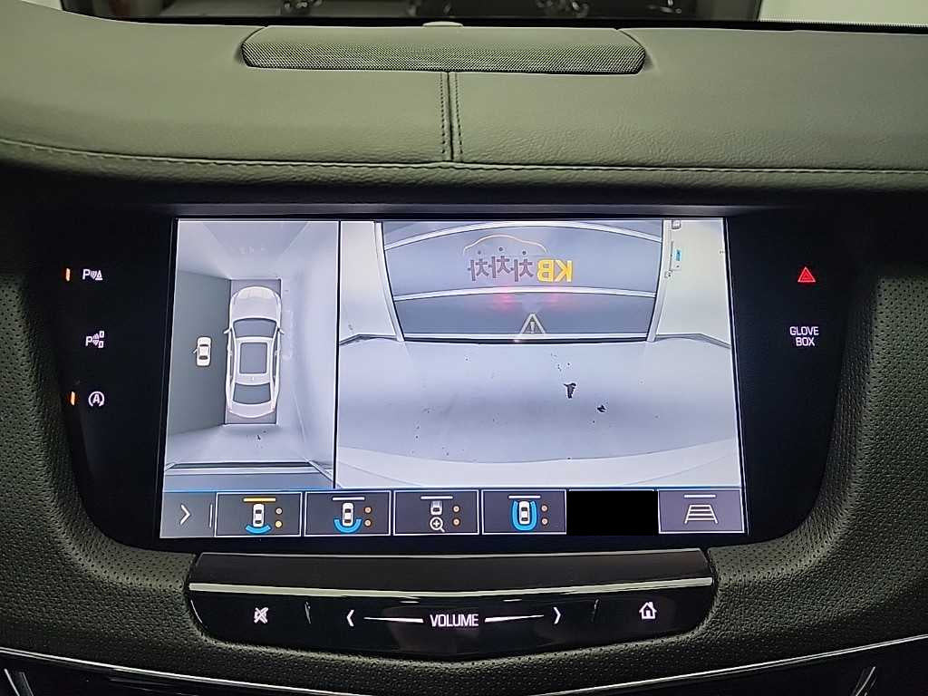Cadillac CT6 — photo 17