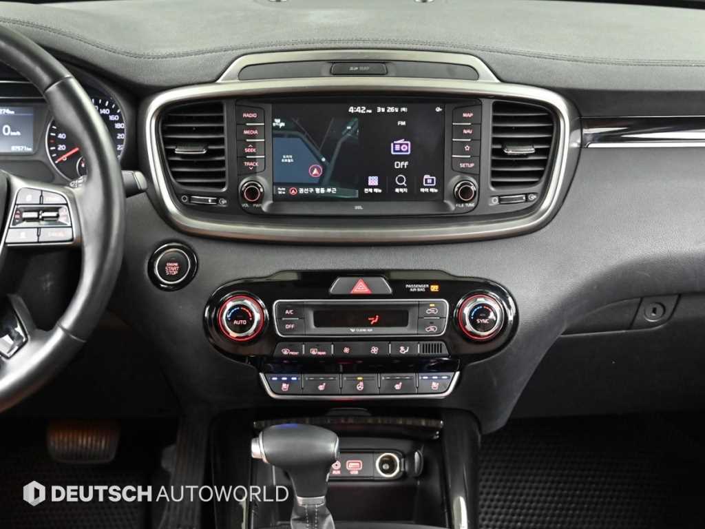 Kia Sorento — photo 14