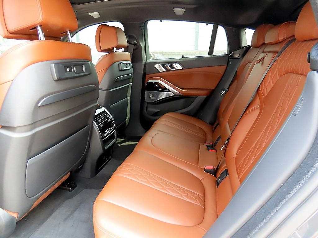 BMW X6 — photo 06