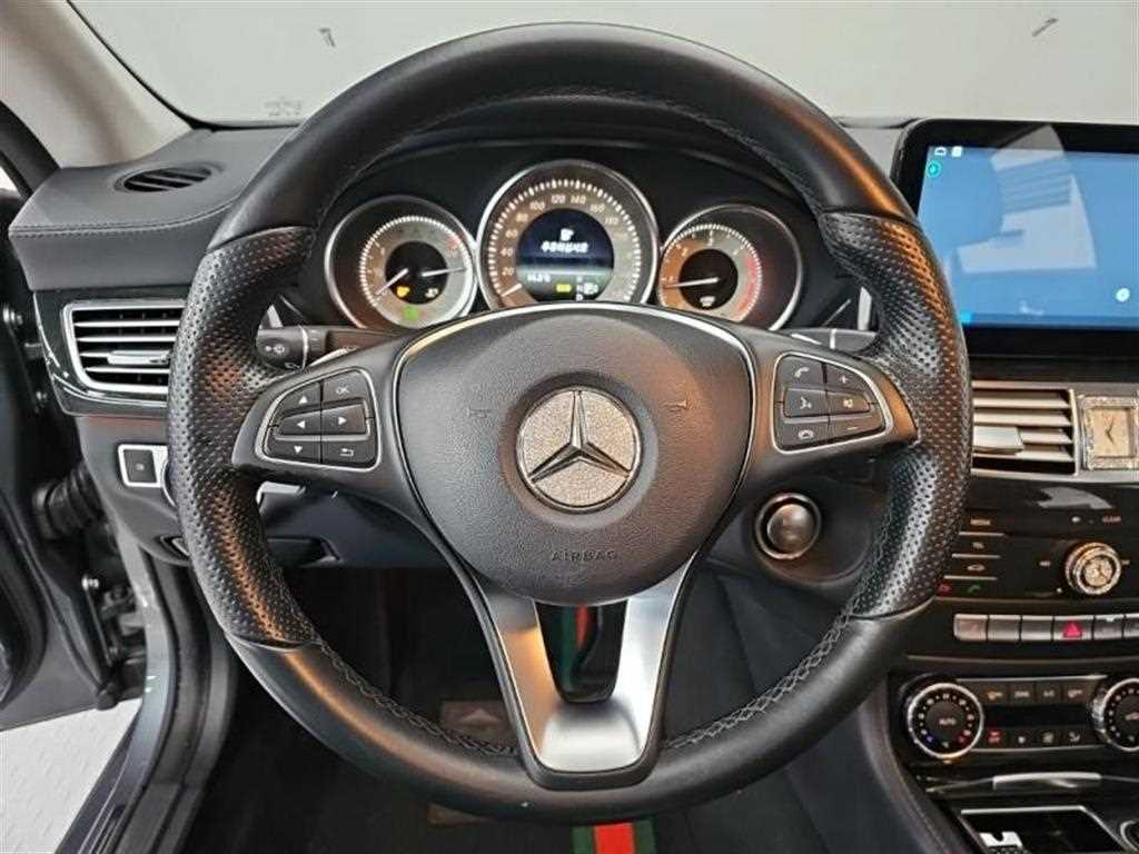 Mercedes-Benz CLS-Class — photo 07