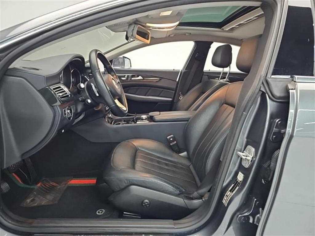 Mercedes-Benz CLS-Class — photo 16